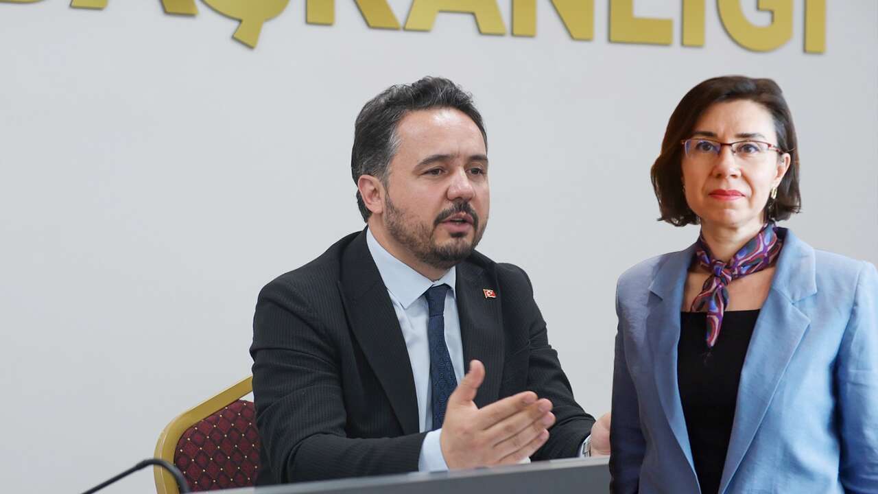 Yaşar; "Temizliğe Özkan Yalım'ın fotoğraflarından başlayın"