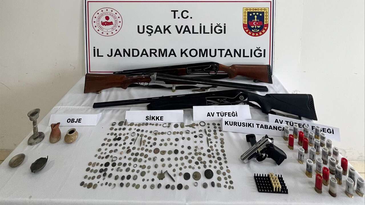 Uşak’ta tarihi eser ve ruhsatsız silah operasyonu
