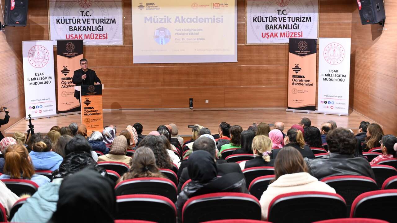 Türk müziğinin Batı’ya etkisi Uşak’ta öğretmenlere anlatıldı