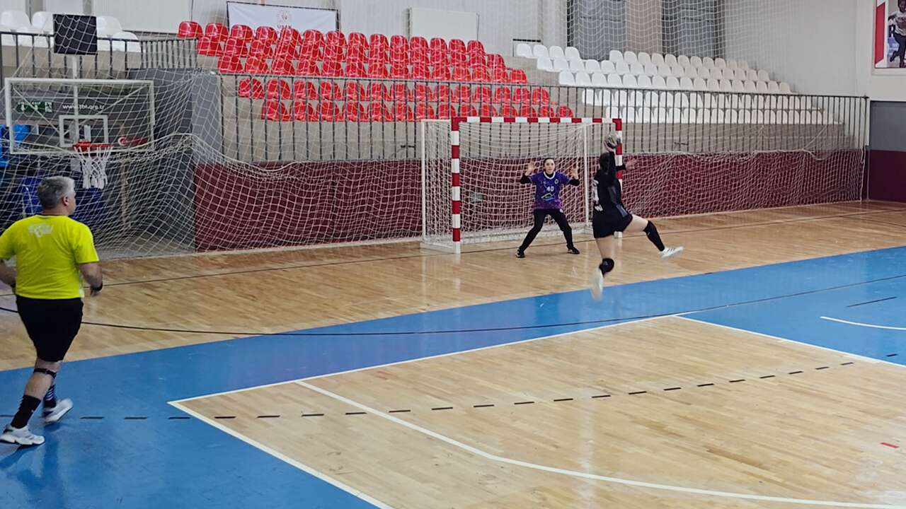 Hentbolun kalbi Uşak’ta atıyor