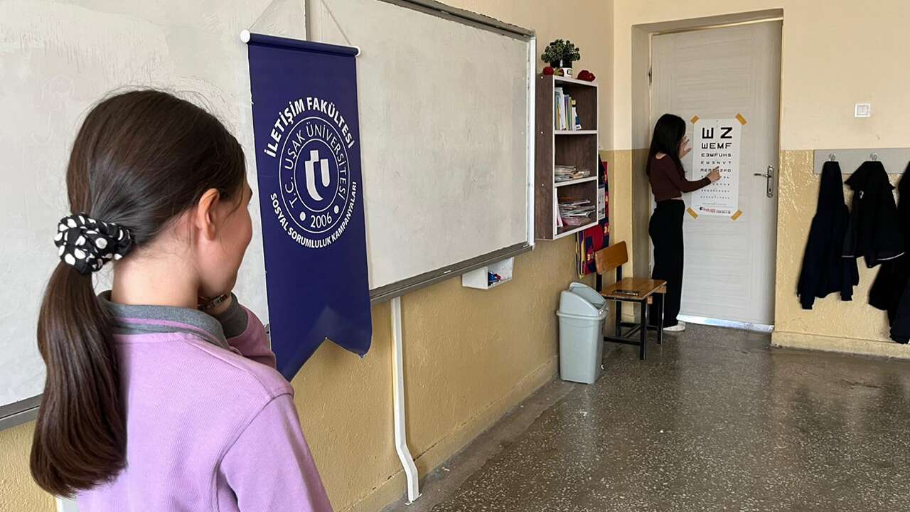 Uşak’ta Minik Gözler İçin Büyük Adım: Öğrencilere Görme Taraması Yapıldı