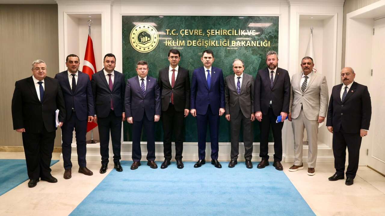 Uşak heyeti Bakan Murat Kurum’u ziyaret etti