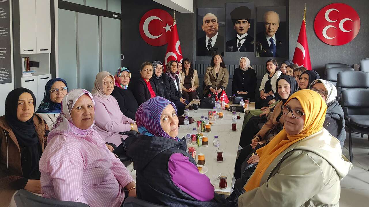 AK Kadınlardan MHP Kadın Kolları’na ziyaret