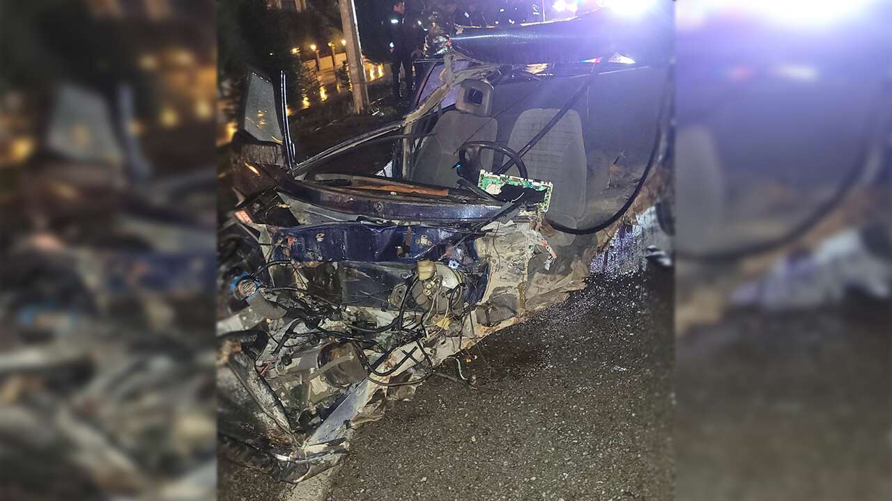 Afyonkarahisar'da bariyere çarpan otomobilin sürücüsü öldü