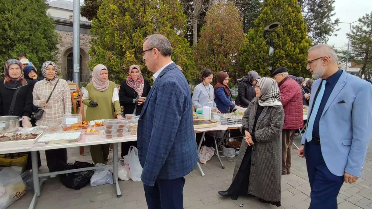 Uşak’ta “İki İnsan Bir Hayat” kermesi yoğun ilgi gördü