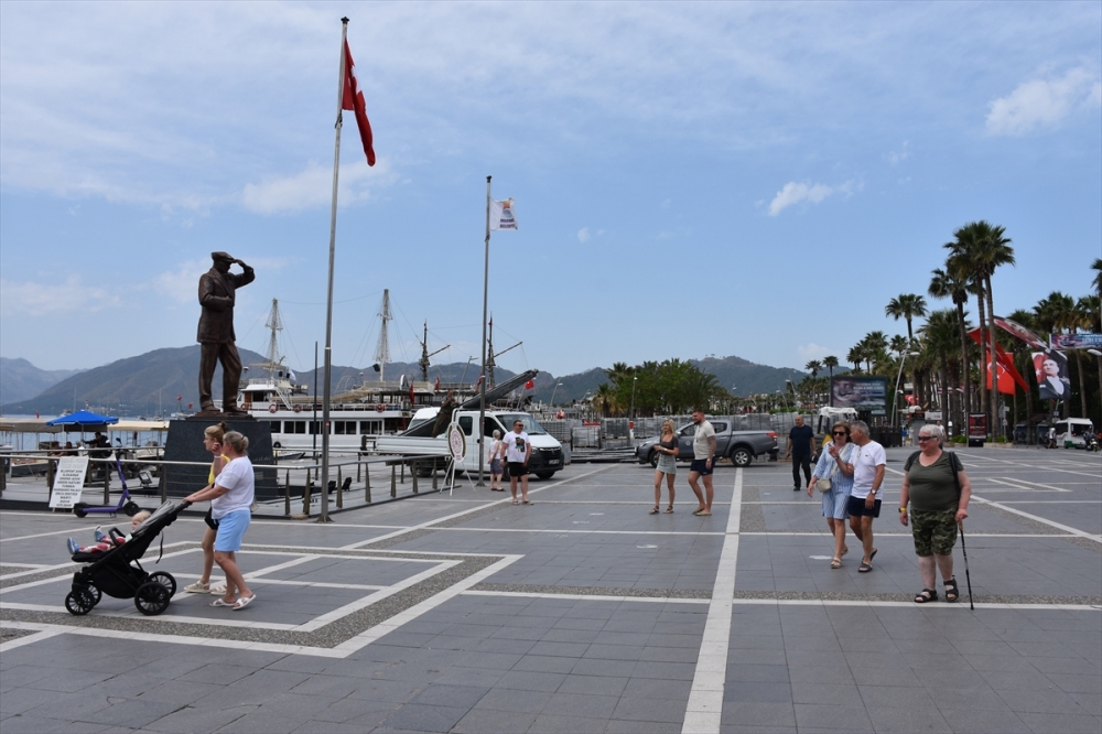 Marmaris'e Bahama bandıralı kruvaziyerle 480 turist geldi