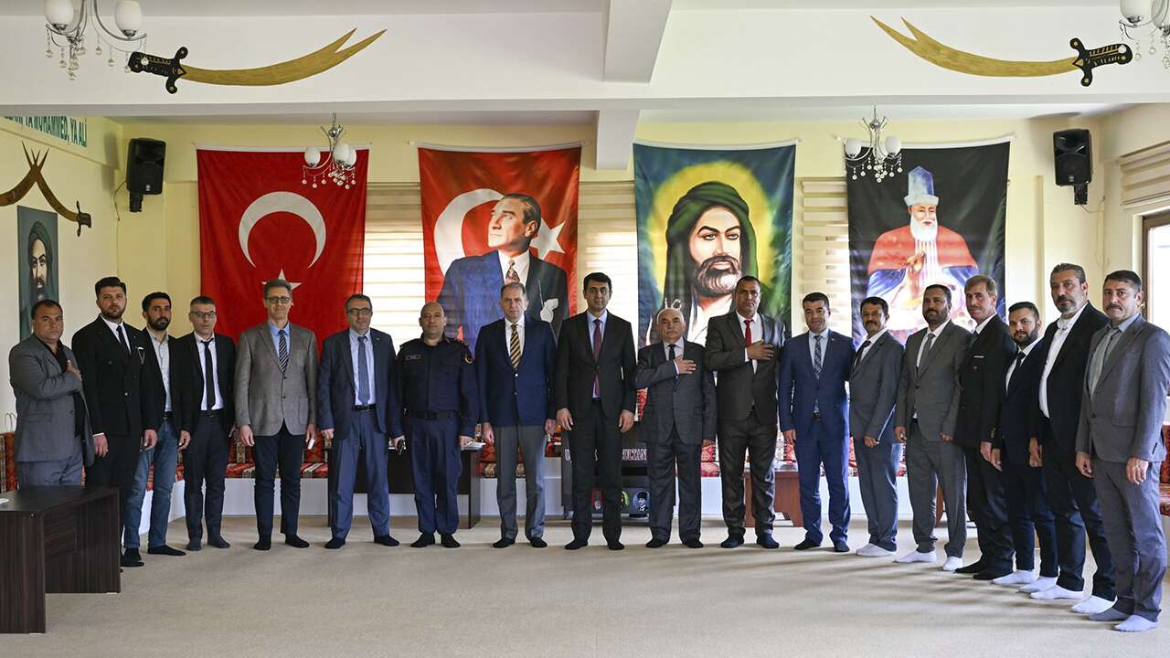 Uşak Valisi Serdar Kartal Cemevi'ni ziyaret etti