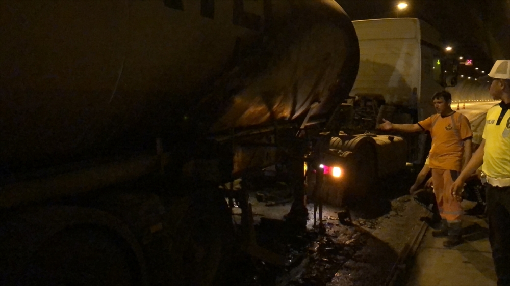 İzmir Aydın Otoyolu'ndaki Selatin Tüneli'nde yangın çıkan tanker hasar gördü