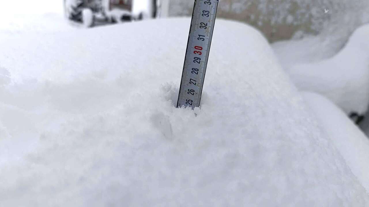 Uşak'ın Göçük Mahallesine 25cm kar yağdı