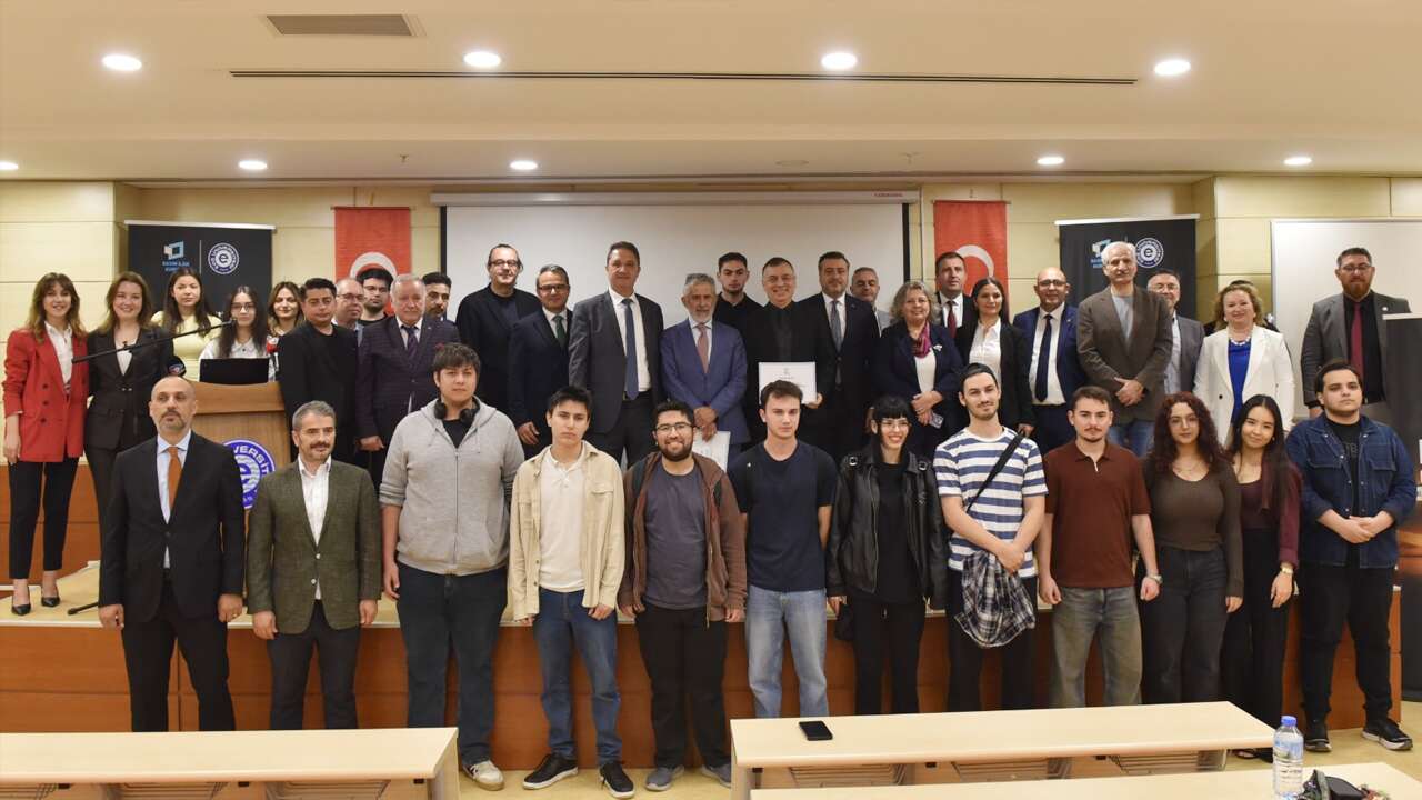 Genç Gazeteciler 15 Temmuz’u Manşetlerle Anlattı