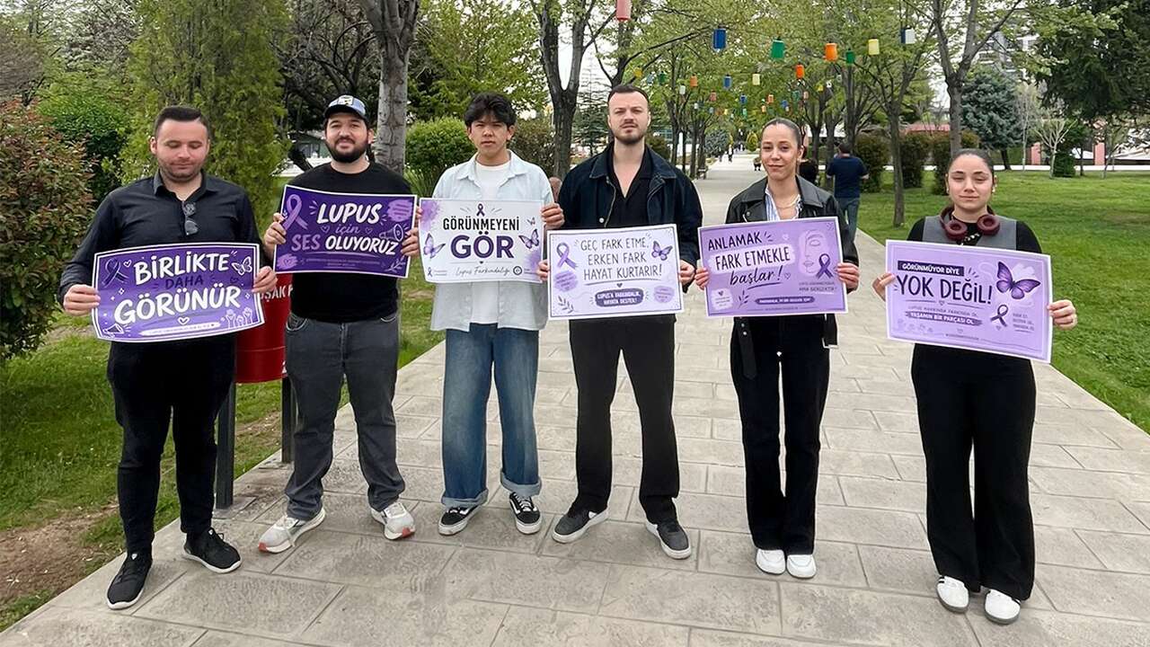 Uşak’ta Lupus Farkındalığı İçin Sembolik Yürüyüş Gerçekleştirildi