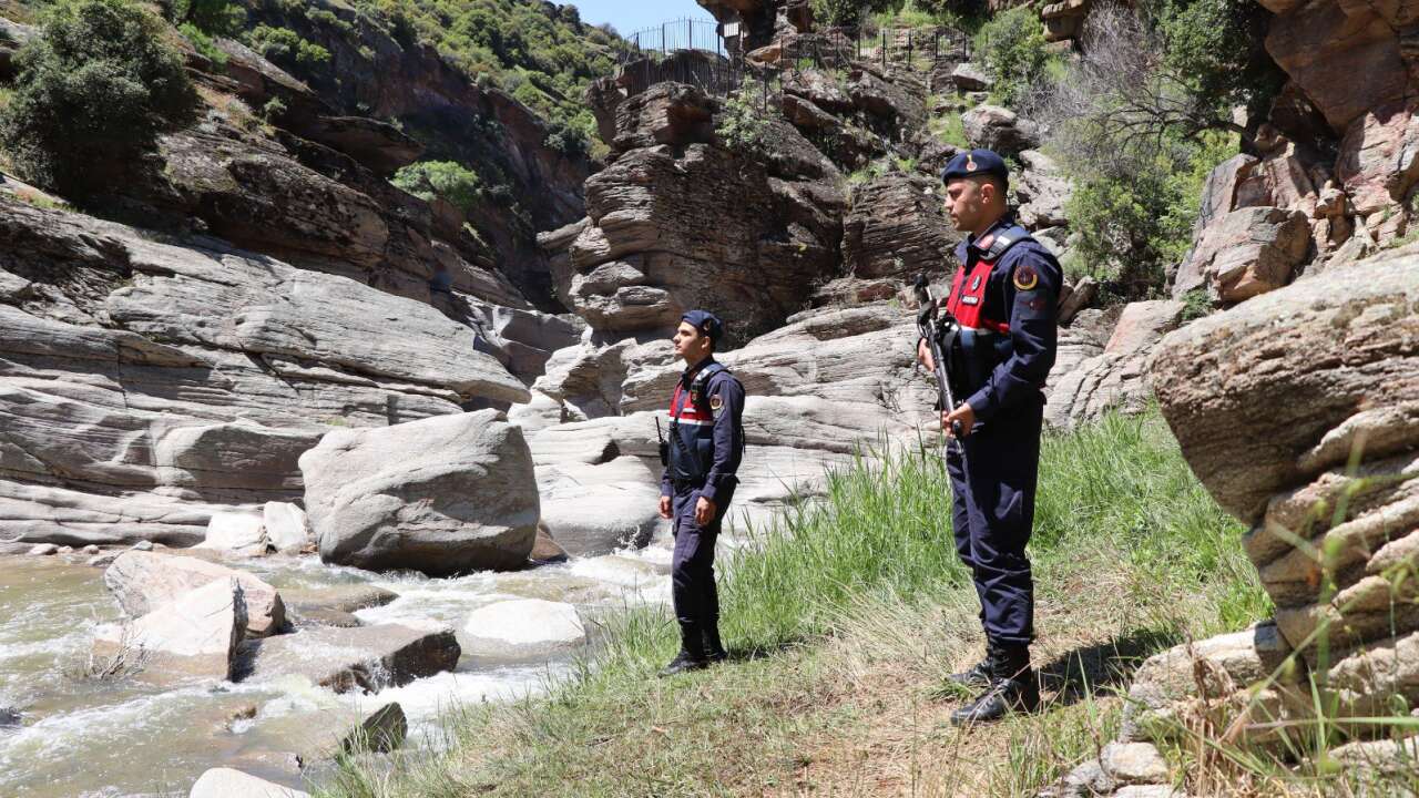 Jandarma Taşyaran Vadisi’nde devriye faaliyetlerini sürdürüyor