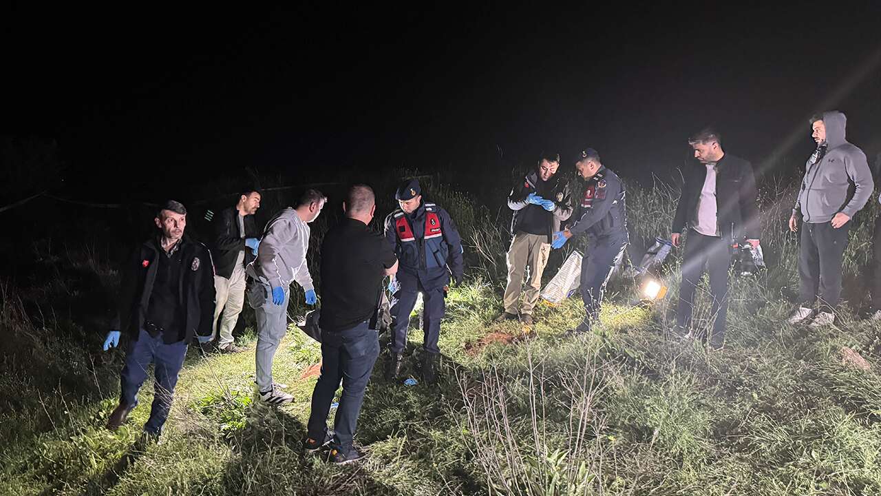 Uşak'ta tarlada boğazı kesilmiş erkek cesedi bulundu