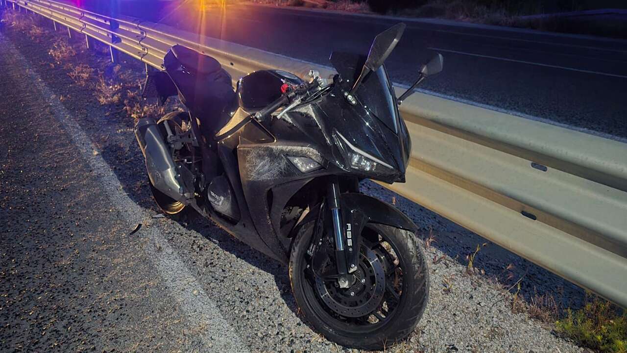 Manisa'da bariyere çarpan motosikletteki gençlerden biri öldü, biri yaralandı