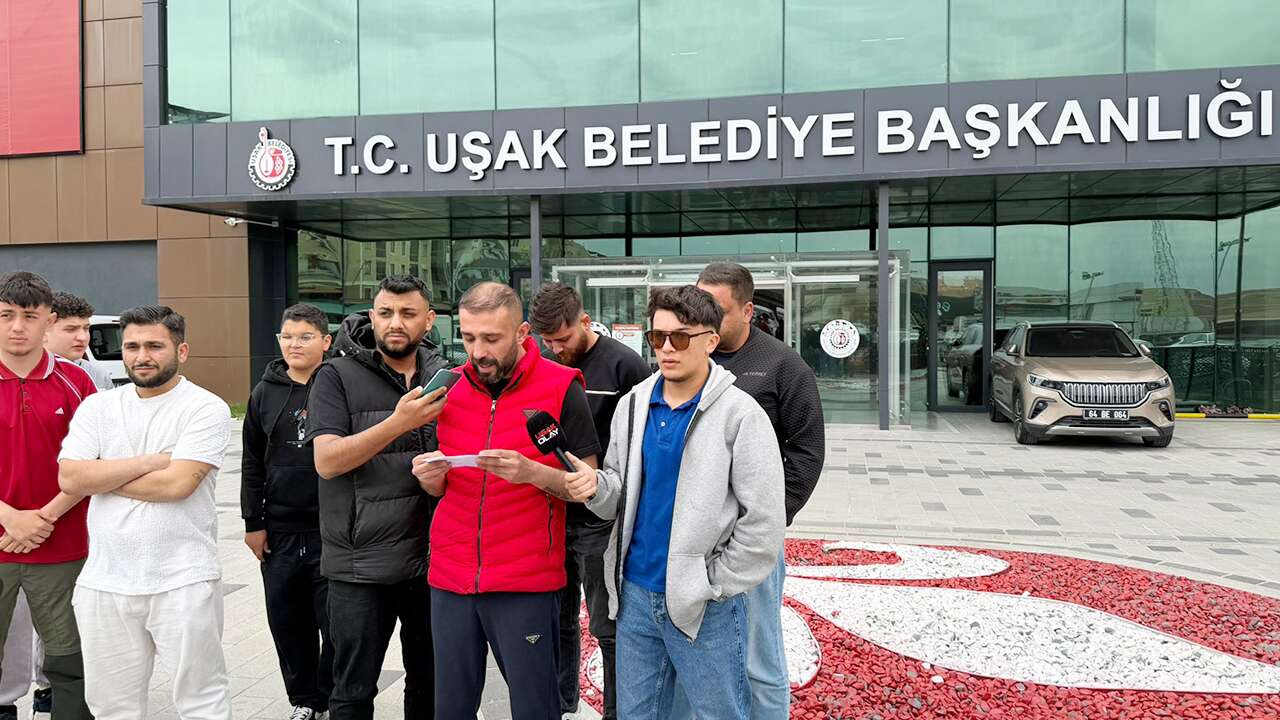 Nazmi Özdemir: “Uşakspor’u gizli pazarlıklarla sattılar”