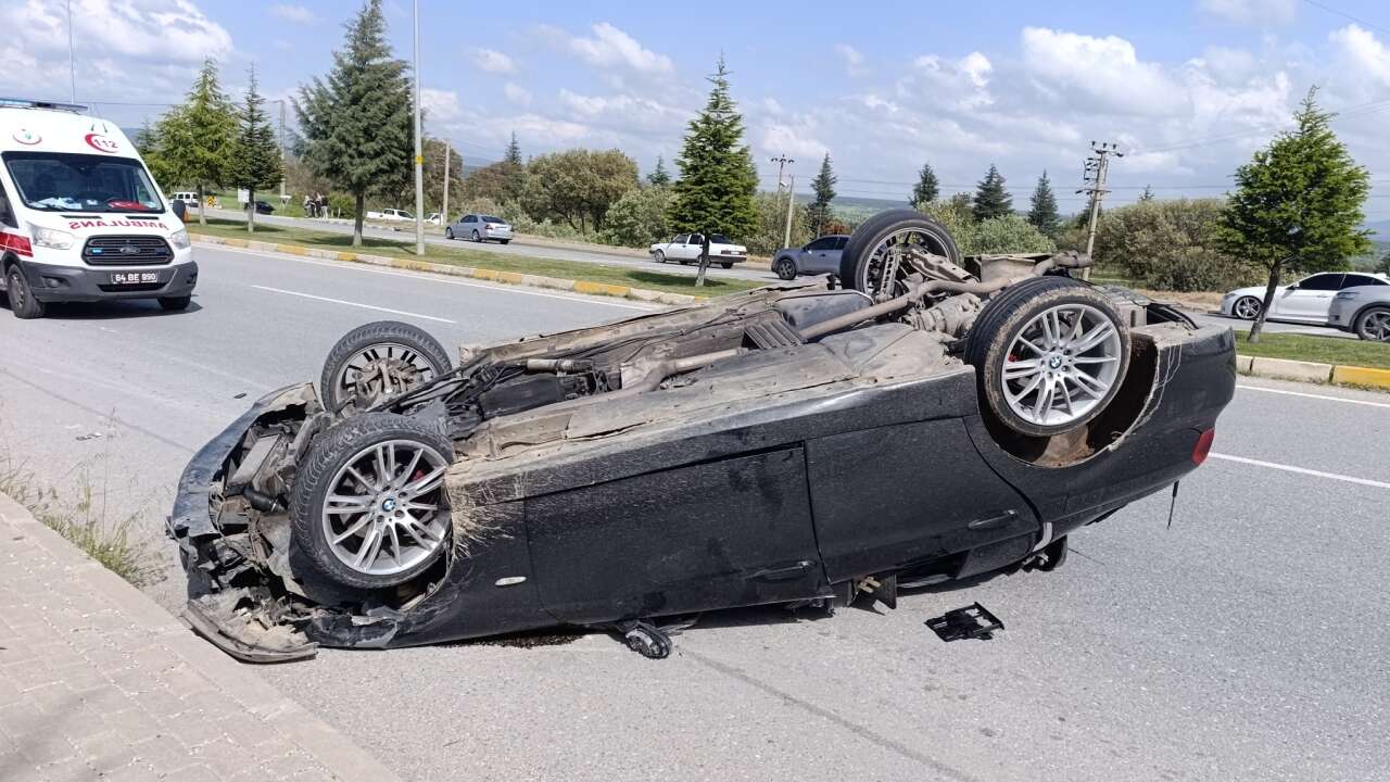 Banaz’da İki Otomobil Hurdaya Döndü, 1’i Bebek 6 Yaralı