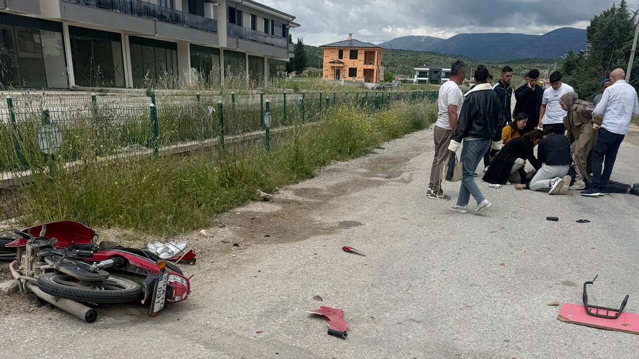 Uşak plakalı araçla çarpışan motosiklet sürücüsü hayatını kaybetti