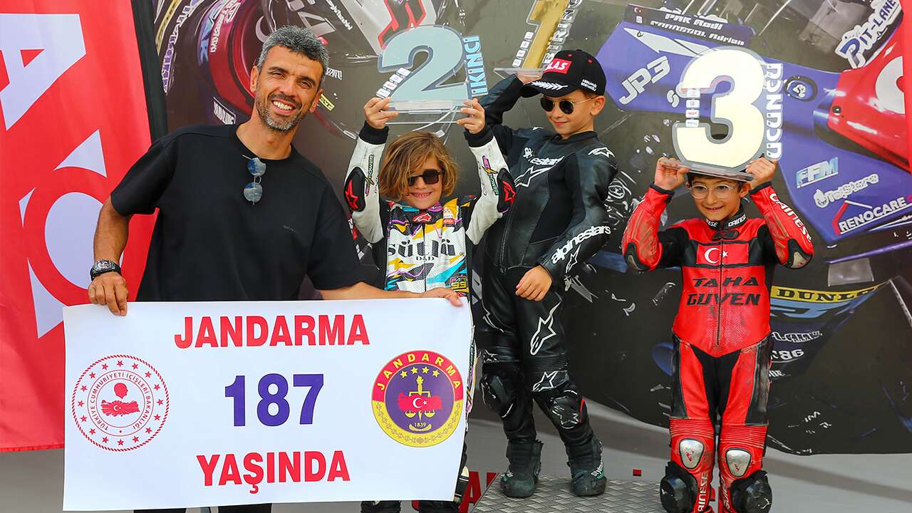 Uşak’ta süpermoto heyecanı sona erdi: Şampiyonlar belli oldu