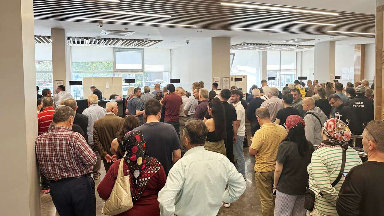 Uşak'ta emlak ve çevre vergisinde son gün yoğunluğu yaşanıyor