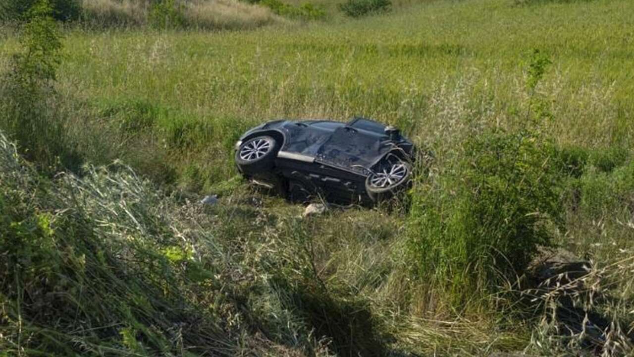 Uşak'ta devrilen otomobildeki 1 kişi öldü, 1 kişi yaralandı