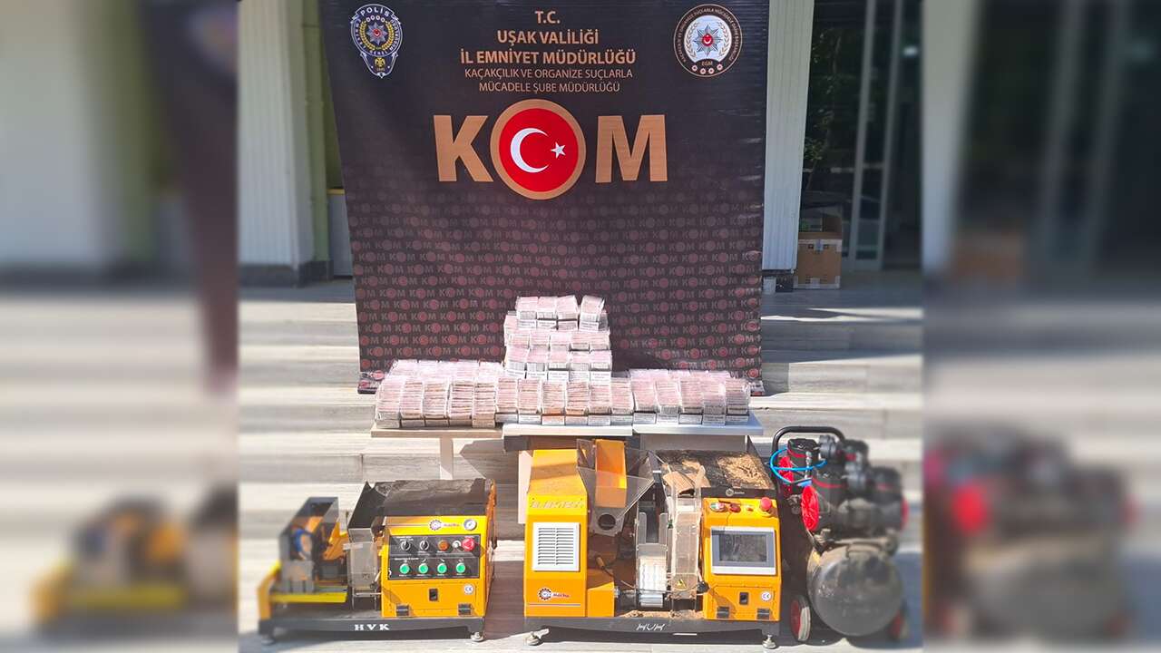Uşak'ta 20 bin 100 adet dolu makaron ele geçirildi