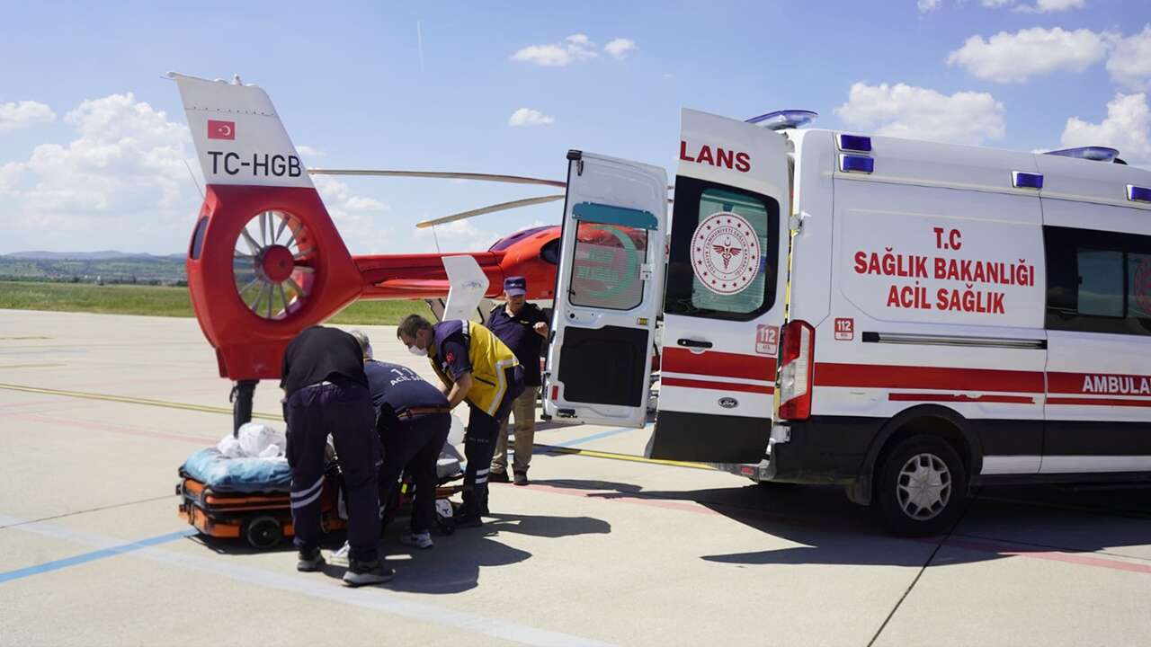Uşak’ta bir hasta helikopter ambulansla İzmir’e sevk edildi
