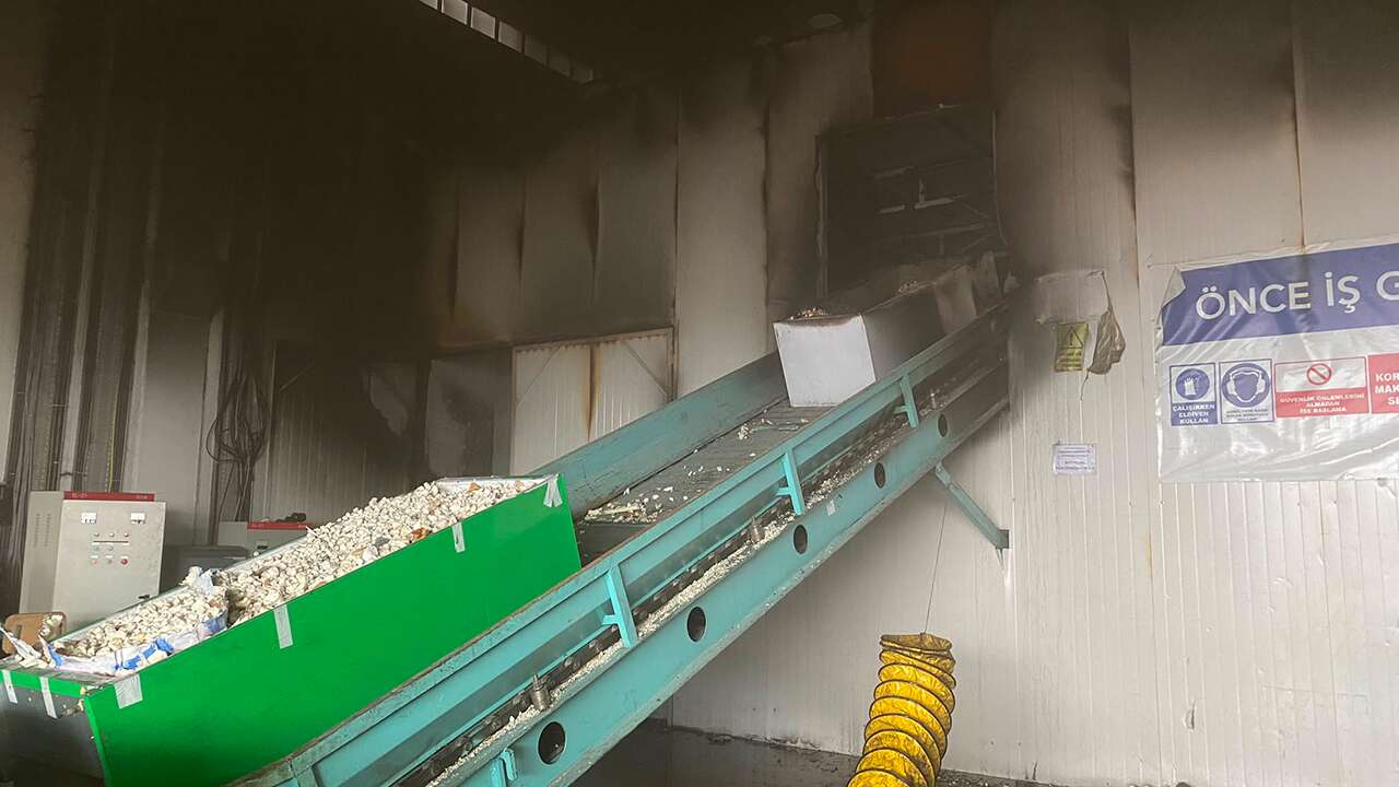 Nazilli'de geri dönüşüm fabrikasında çıkan yangın söndürüldü