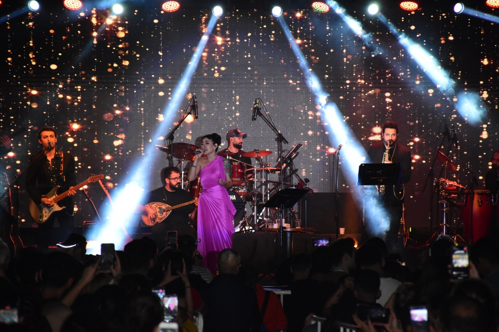 Melek Mosso Aydın'da konser verdi