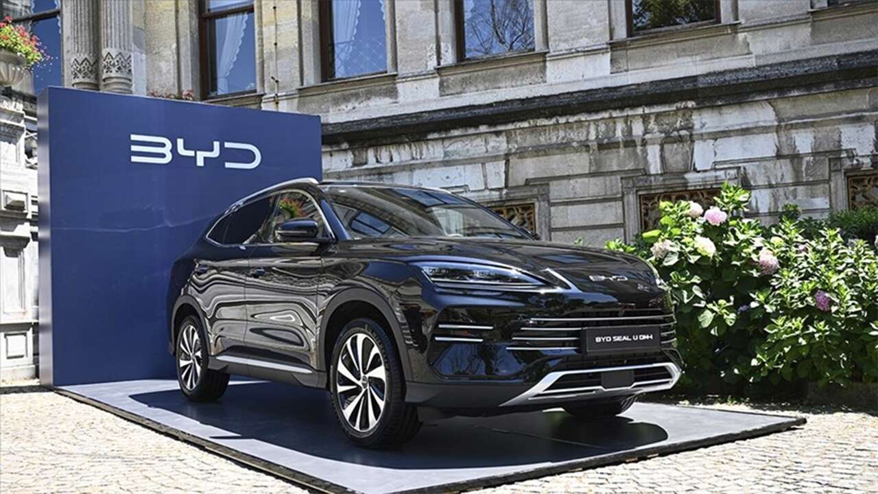 BYD Türkiye Fabrikasını Askıya Aldı, Öncelik Macar