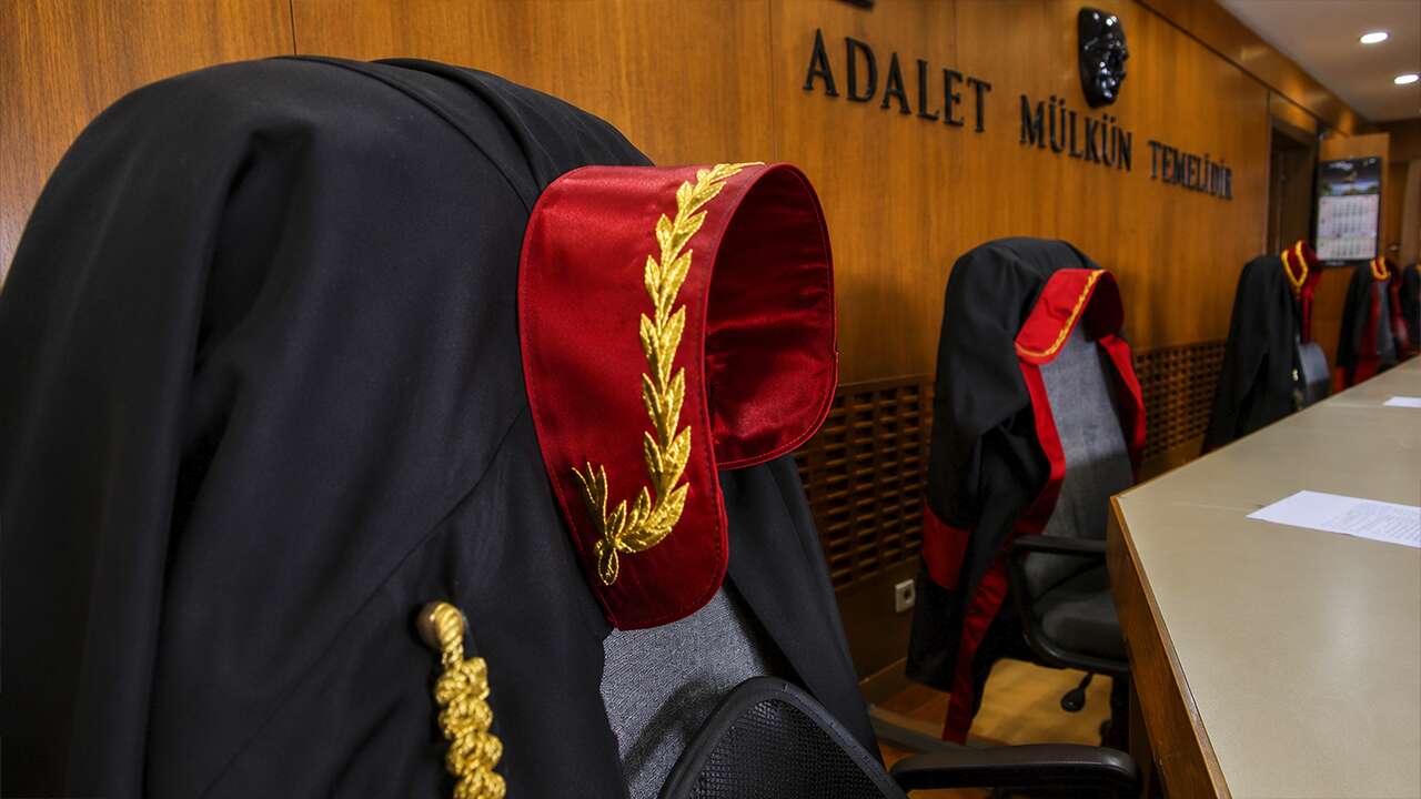 4 bin 967 hakim ve savcının yeri değişti