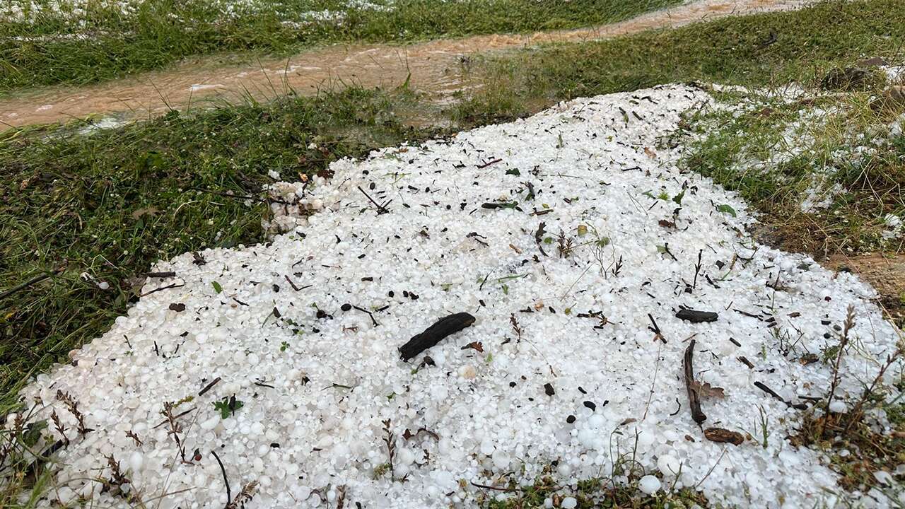 Uşak'ta dolu yağışı etkili oldu