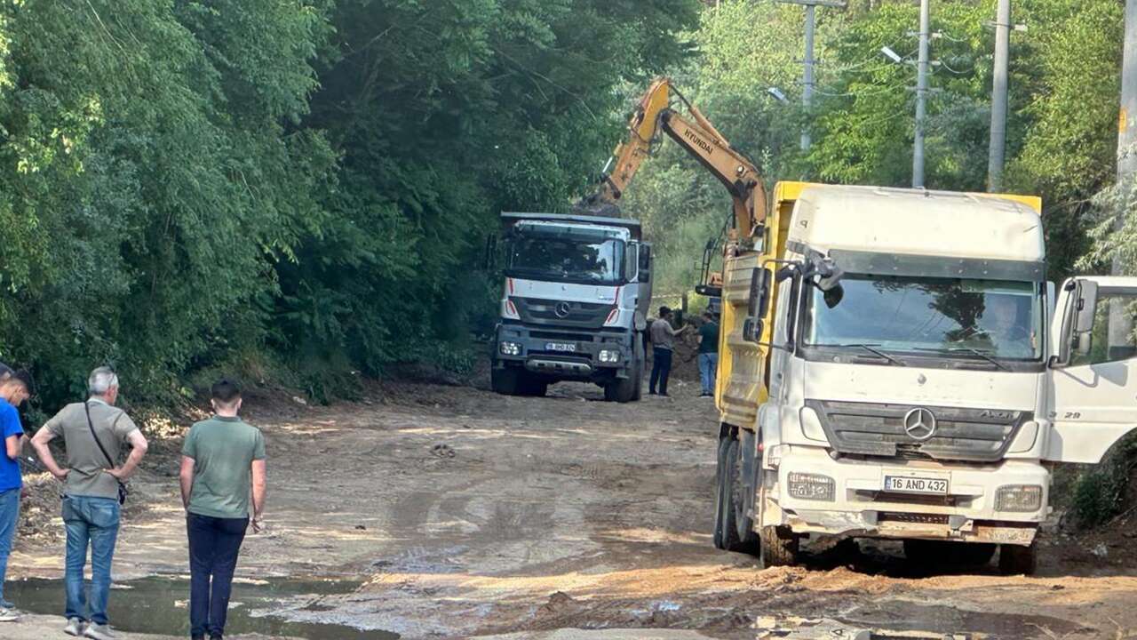 Uşak’ta Karaağaç Göleti Yolu Geçici Olarak Kapatıldı