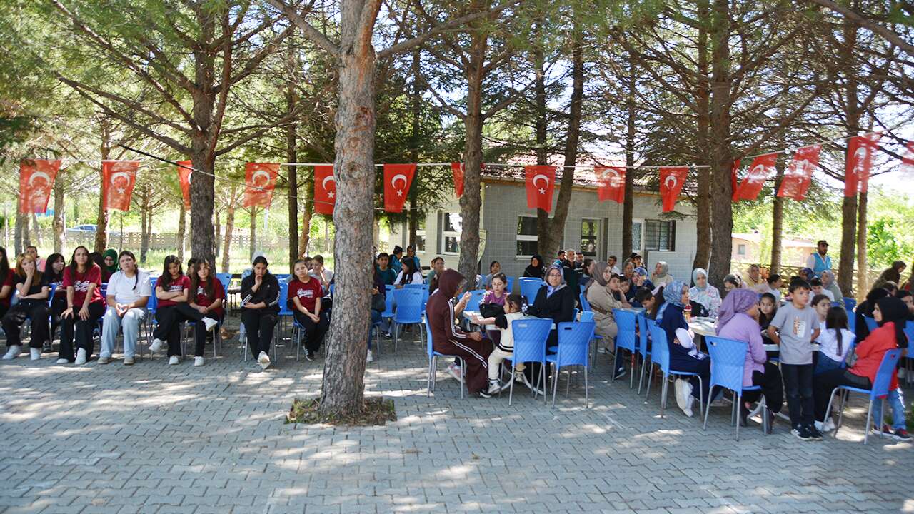 Banaz’da öğrenciler ÇEDES programında bir araya geldi