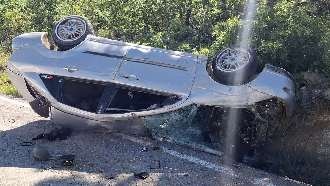 Kütahya'da şarampole devrilen otomobilin sürücüsü ağır yaralandı
