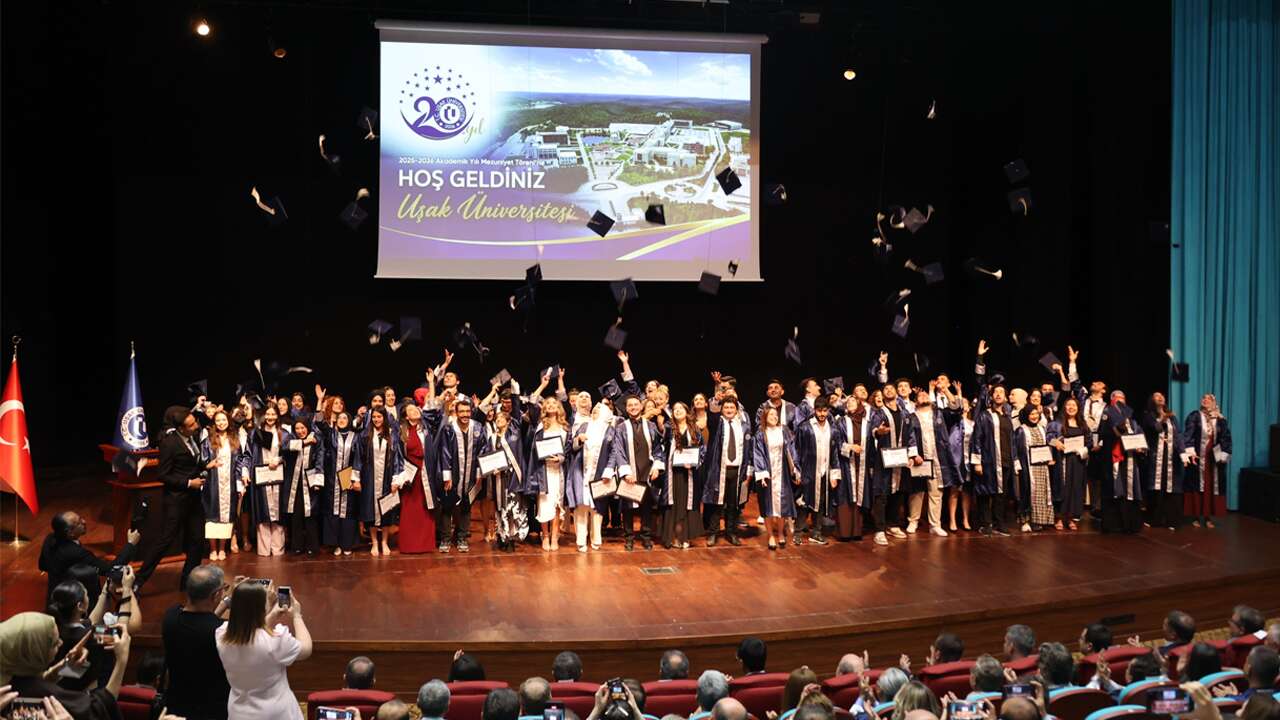 Uşak Üniversitesi’nde Mezuniyet Coşkusu Yaşandı