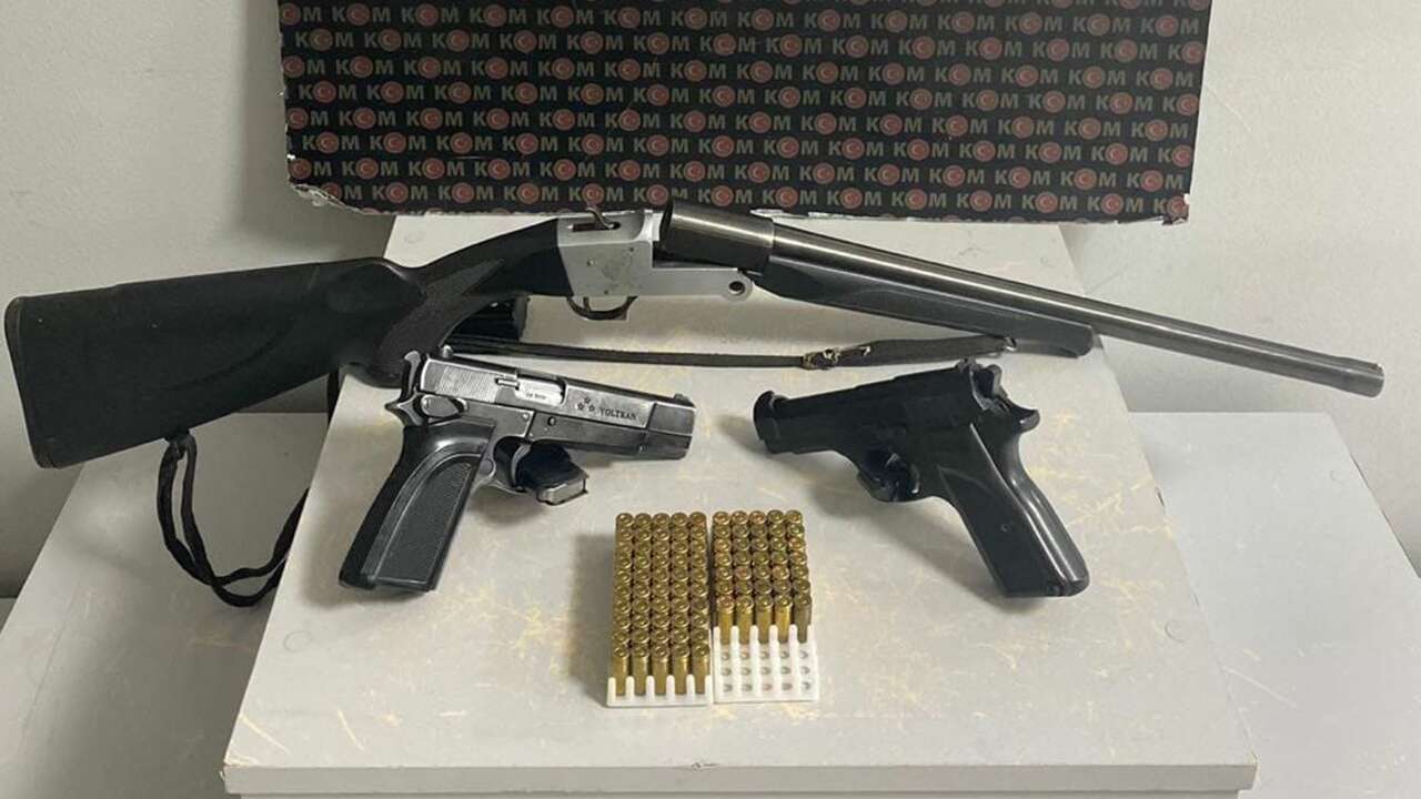 Uşak’ta kaçak tütün ve silah operasyonu