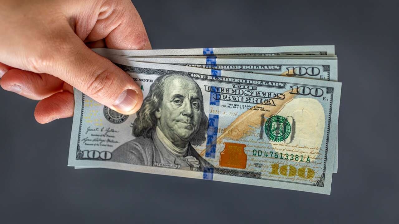 Euro ve sterlin gerilerken dolar yükseldi