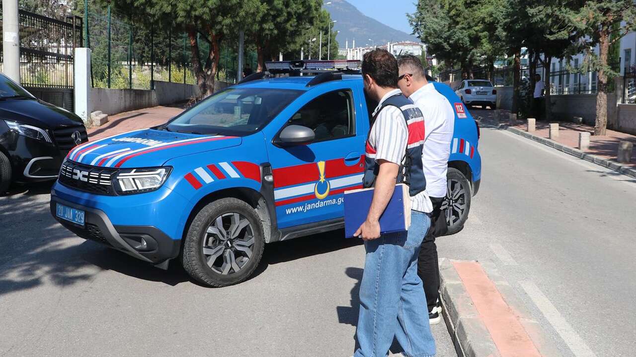 Denizli'de uyuşturucu operasyonunda gözaltına alınan 12 avukat serbest bırakıldı