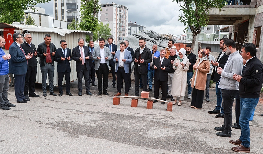 Başkan Çakın, Uşak’lı Hayırsever’in Yaptırdığı Okulda, İncelemelerde Bulundu
