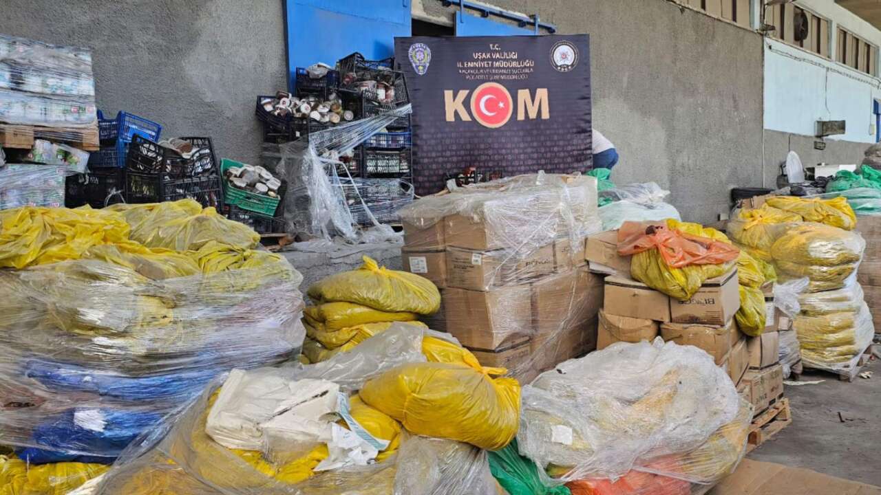 Uşak'ta son kullanma tarihi geçmiş 29 ton çikolata ele geçirildi