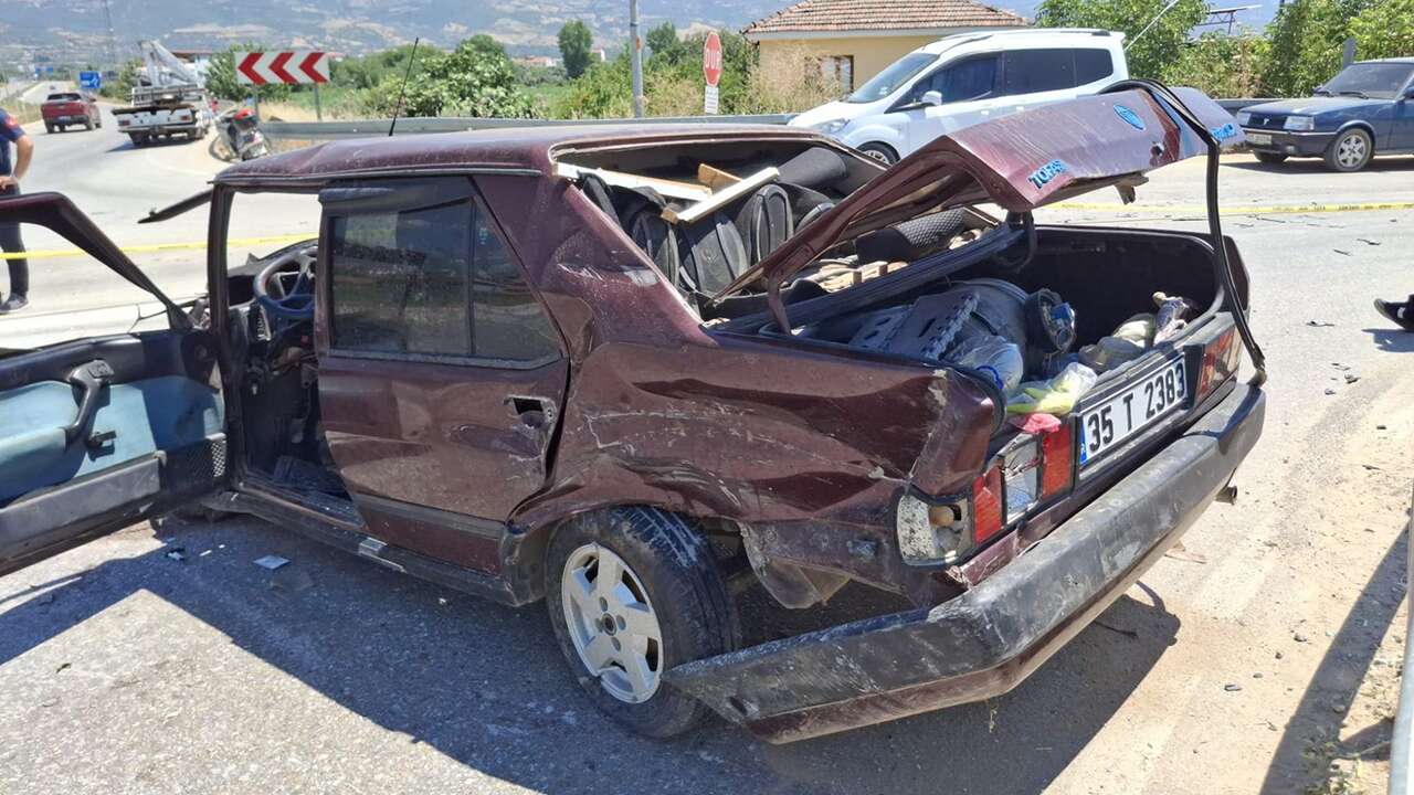 İzmir'de su tankeri ile çarpışan otomobilin sürücüsü ağır yaralandı