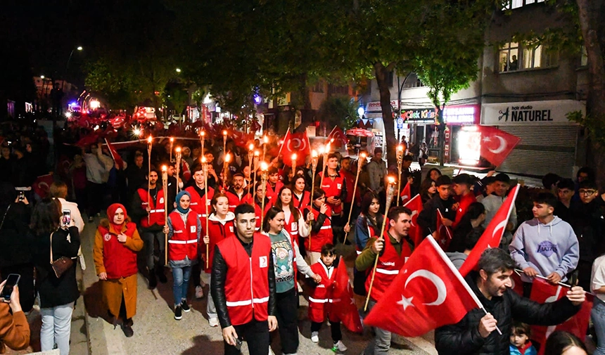 "Fener Alayı ve Gençlik Yürüyüşü" Yoğun Katılımla Gerçekleşti