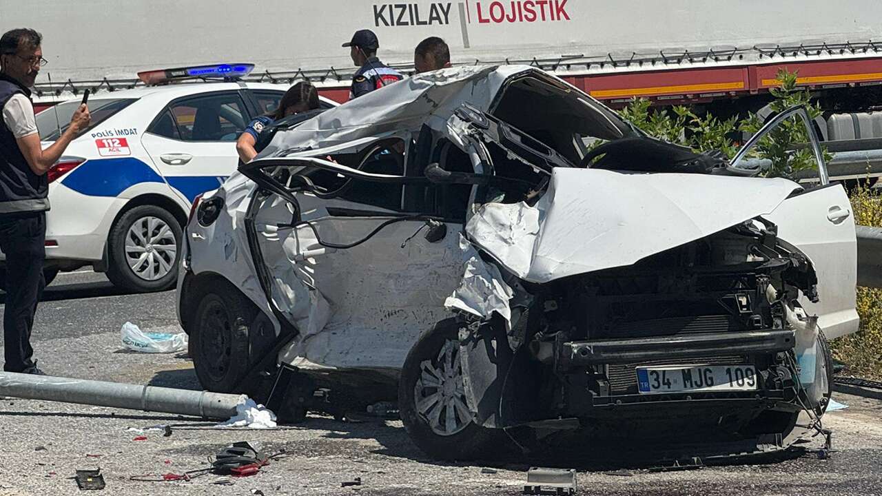 Muğla'da iki otomobilin çarpıştığı kazada 1'i ağır 4 kişi yaralandı