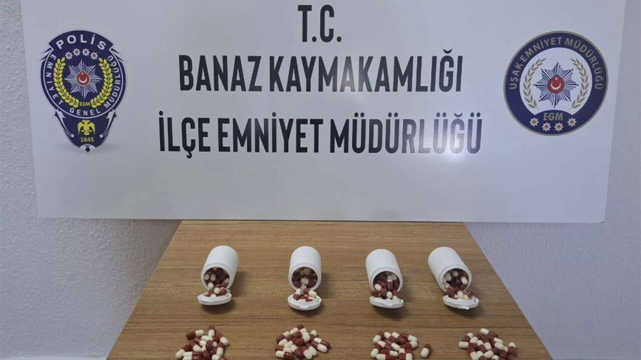 Banaz’da polisten kaçan şüphelilerin attığı poşetten uyuşturucu çıktı