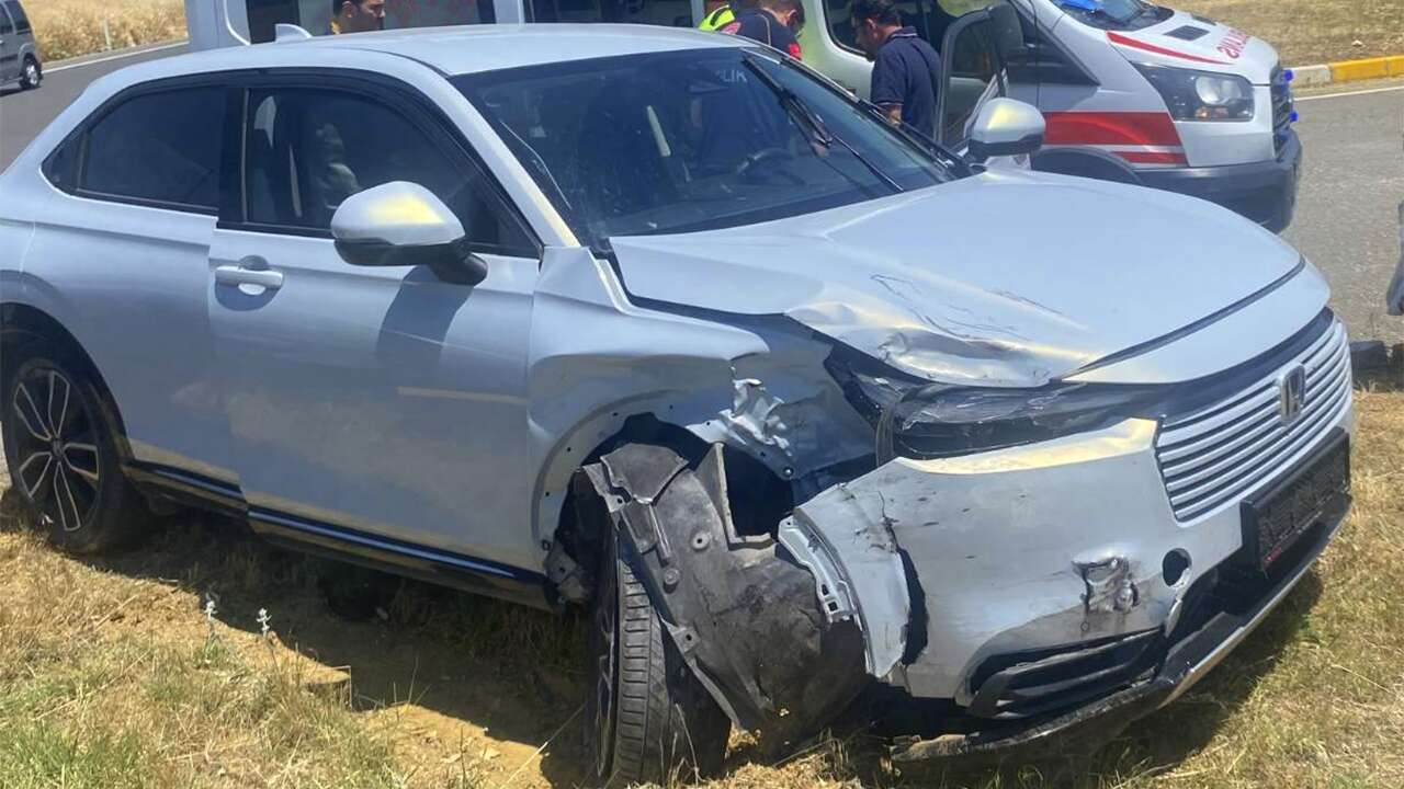 Uşak'ta cip ile otomobilin çarpışması sonucu 6 kişi yaralandı