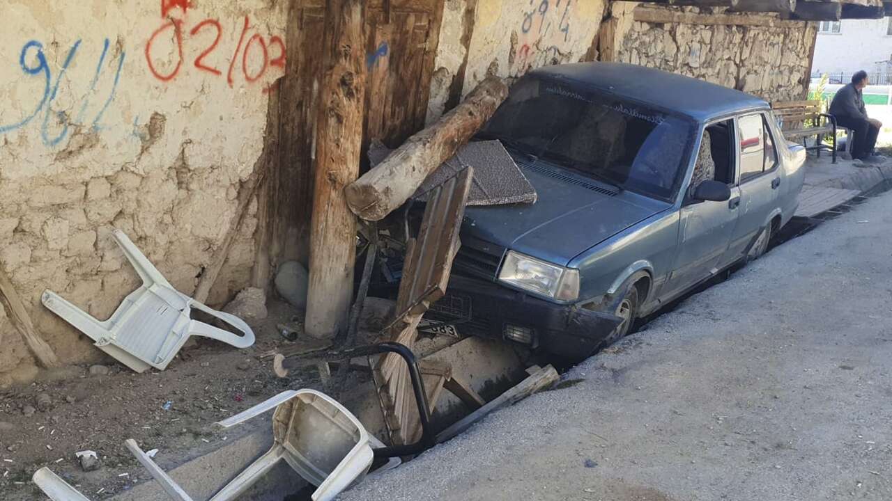 Uşak'ta bankta otururken otomobil çarpan Ahmet Aydemir yaşamını yitirdi