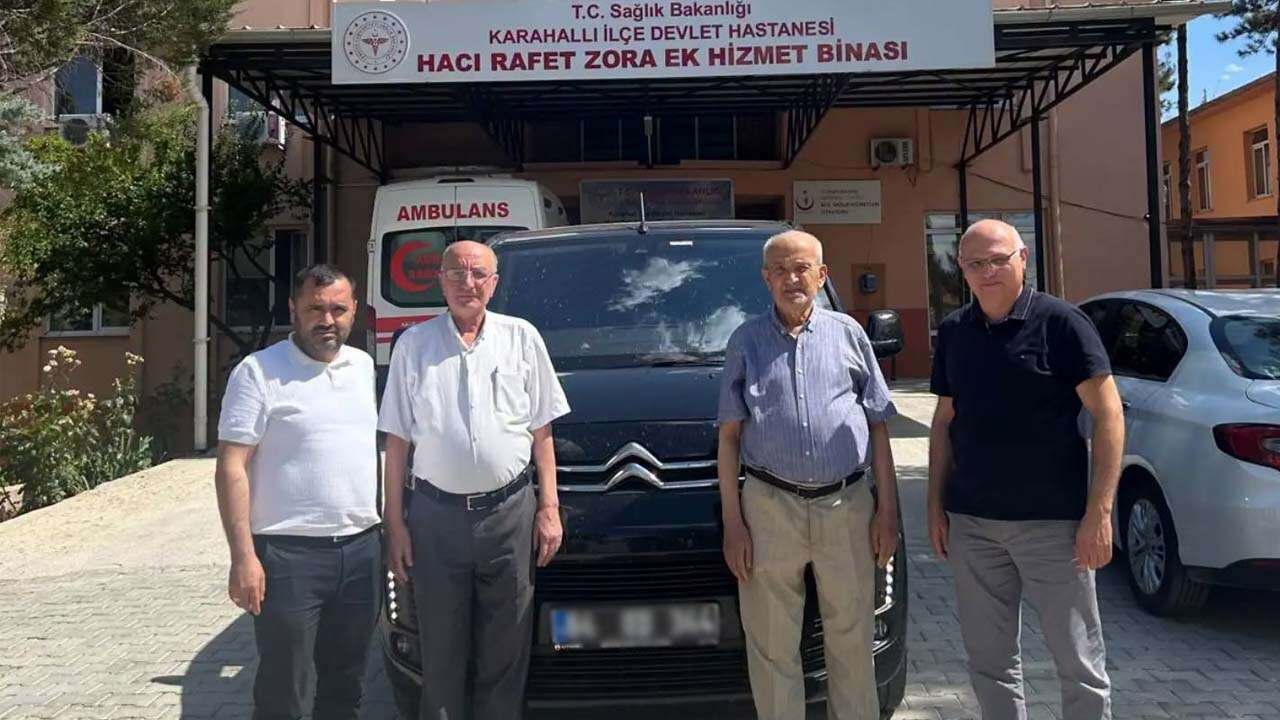 Hayırsever desteğiyle Karahallı’ya diyaliz nakil aracı