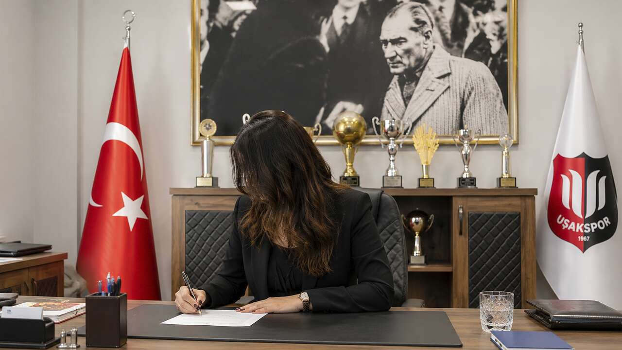 Uşakspor'un resmi devri tamamlandı: Şirket Şeyda Akyıldız'a devredildi