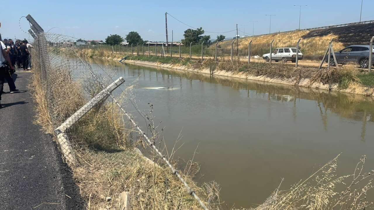 Aydın'da sulama kanalına düşen otomobildeki anne ve 2 çocuğu kurtarıldı