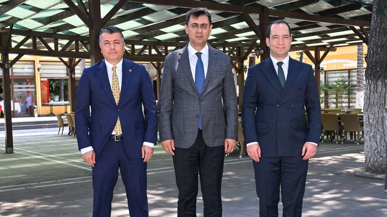 Uşak’ta görev yeri değişen iki Kaymakama veda programı düzenlendi